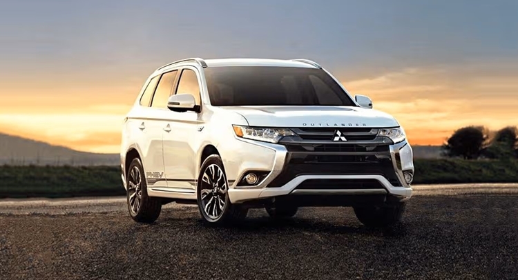 Mitsubishi Outlander PHEV 2025, SUV Hybrid Ramah Lingkungan dengan Performa Naik Drastis