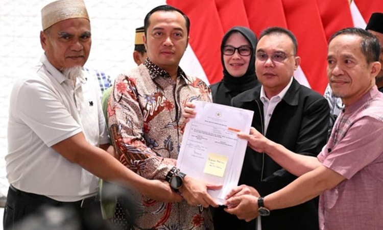 Setelah Lima Tahun Menanti, Dua Guru Luwu Utara Resmi Kembali Menjadi ASN